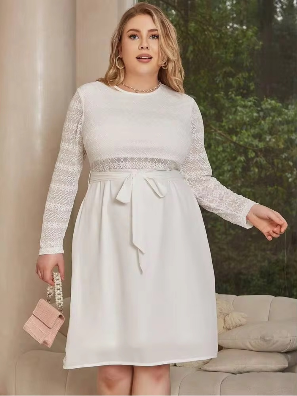 Elegant White Lace Bodice A-Line Dress. Size M. Brand new. Missing belt.